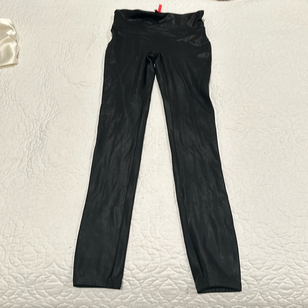 Spanx black shiny leggings. Sz M